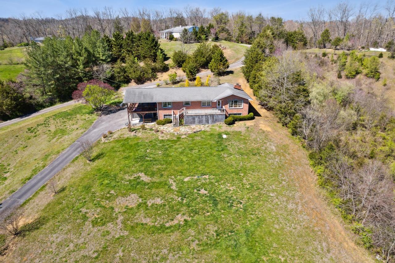 Mid-Century Vintage Brick Ranch Upstairs Guesthouse Sevierville Exterior foto