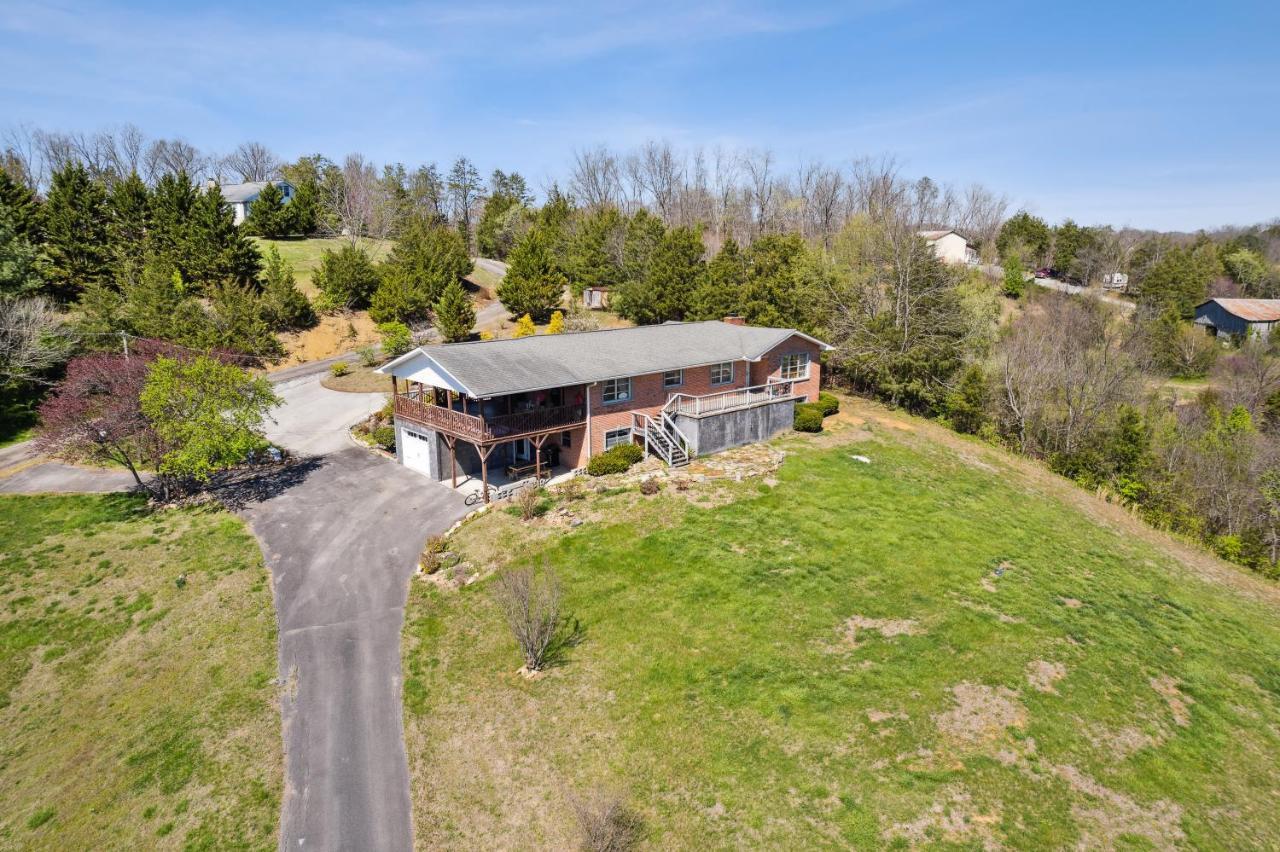 Mid-Century Vintage Brick Ranch Upstairs Guesthouse Sevierville Exterior foto